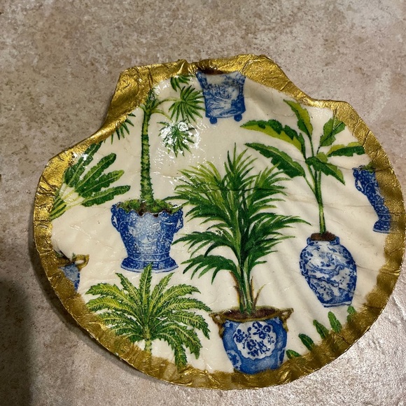 Hand painted soap dishes.Just in time for the holidays. - Picture 3 of 8